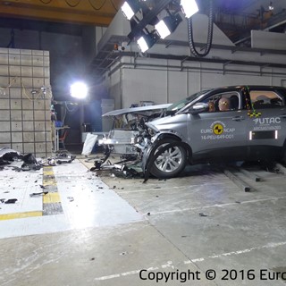 Peugeot 3008 - Frontal Offset Impact test 2016 - after crash