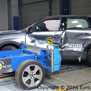 Peugeot 3008 - Side crash test 2016 - after crash