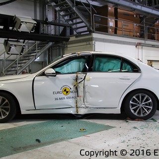 Mercedes-Benz E-Class- Pole crash test 2016 - after crash