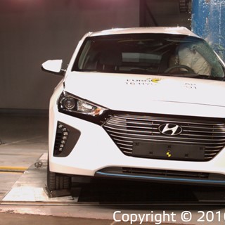 Hyundai Ioniq - Pole crash test 2016