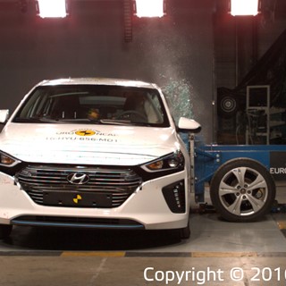 Hyundai Ioniq - Side crash test 2016