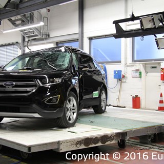 Ford Edge - Pole crash test 2016 - after crash