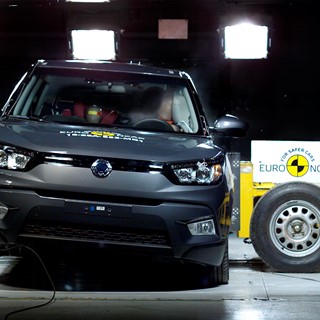 SsangYong Tivoli - Side crash test 2016