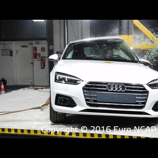 Audi A5 - Pole crash test 2015