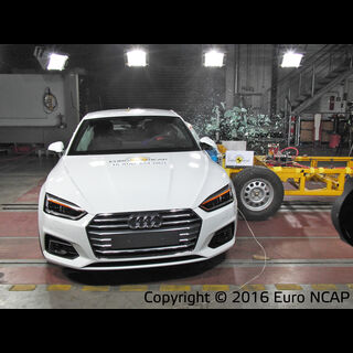 Audi A5 - Side crash test 2015