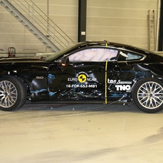 Ford Mustang  - Side crash test 2017 - after crash