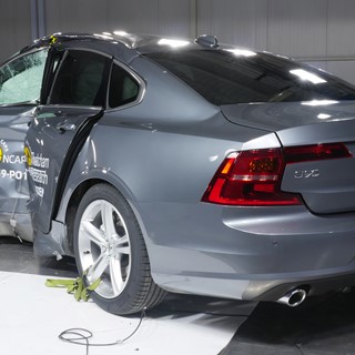 Volvo S90 - Pole crash test 2016 - after crash