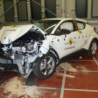 Toyota C-HR - Frontal Offset Impact test 2017 - after crash