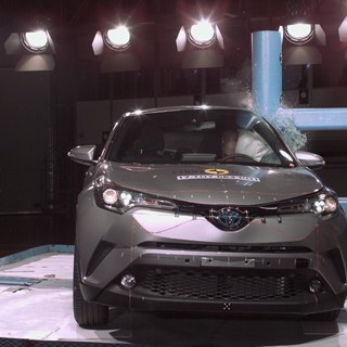 Toyota C-HR - Pole crash test 2017