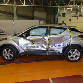 Toyota C-HR - Side crash test 2017 - after crash