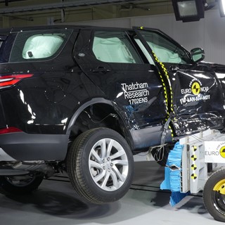 Land Rover Discovery - Side crash test 2017 - after crash