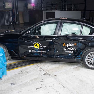 BMW 5-Series  - Side crash test 2017