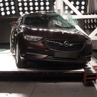 Opel Insignia - Pole crash test 2017