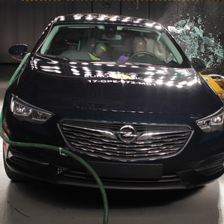 Opel Insignia - Side crash test 2017