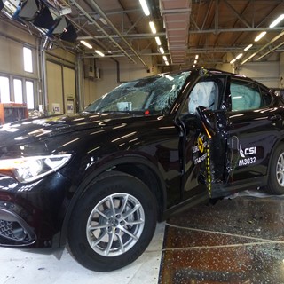 Alfa Romeo Stelvio  - Pole crash test 2017 - after crash