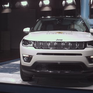 Jeep Compass - Pole crash test 2017