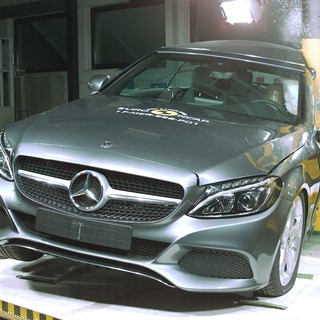 Mercedes-Benz C-Class Cabriolet - Pole crash test 2017