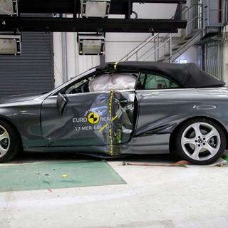 Mercedes-Benz C-Class Cabriolet - Pole crash test 2017 - after crash