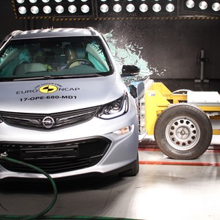 Opel/Vauxhall Ampera-e - Side crash test 2017