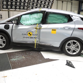 Opel/Vauxhall Ampera-e - Pole crash test 2017 - after crash