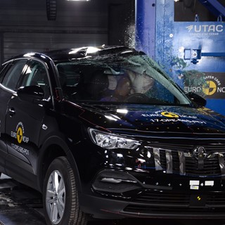 Opel/Vauxhall Grandland X - Pole crash test 2017