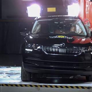 Skoda Karoq - Pole crash test 2017