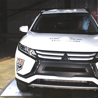 Mitsubishi Eclipse Cross - Pole crash test 2017