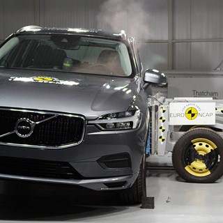 Volvo XC60 - Side crash test 2017