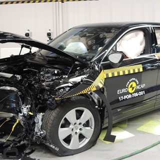 Porsche Cayenne - Frontal Offset Impact test 2017 - after crash