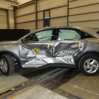 DS 7 Crossback - Side crash test 2017 - after crash