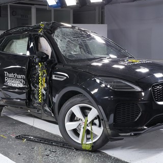 Jaguar E-Pace - Pole crash test 2017 - after crash