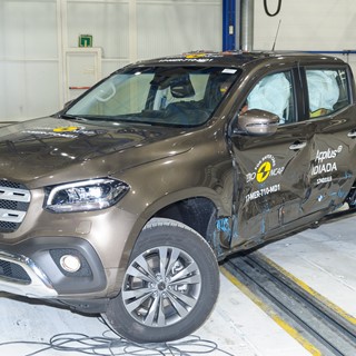 Mercedes-Benz X-Class - Side crash test 2017 - after crash