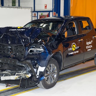 Mercedes-Benz X-Class - Frontal Full Width test 2017 - after crash