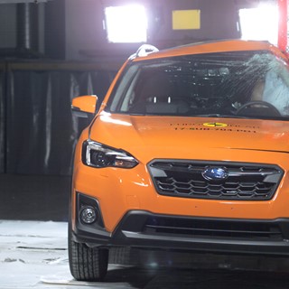 Subaru XV - Pole crash test 2017