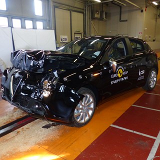 Alfa Romeo Giulietta - Frontal Full Width test 2017 - after crash