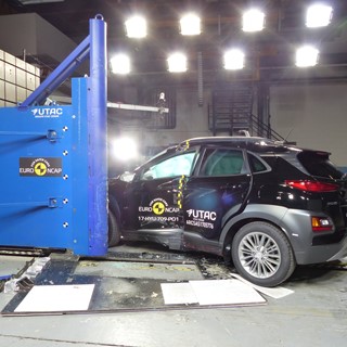 Hyundai KONA - Pole crash test 2017 - after crash
