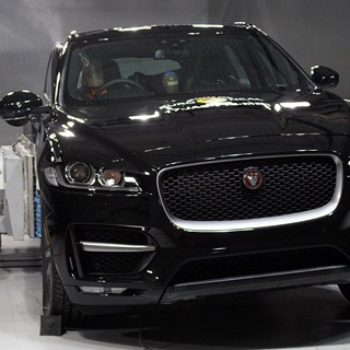 Jaguar F-Pace - Side crash test 2017