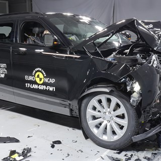 Range Rover Velar - Frontal Full Width test 2017 - after crash