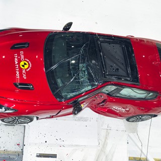 Kia Stinger - Pole crash test 2017 - after crash