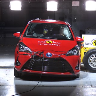 Toyota Yaris - Side crash test 2017