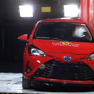 Toyota Yaris - Pole crash test 2017