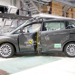 Ford Grand C-MAX - Pole crash test 2017 - after crash