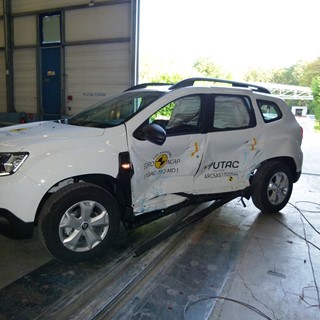 Dacia Duster - Side crash test 2017 - after crash