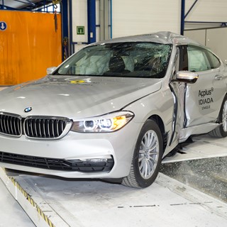 BMW 6 Series GT - Pole crash test 2017 - after crash