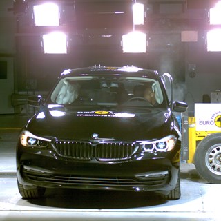 BMW 6 Series GT - Side crash test 2017