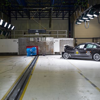 BMW 5-series - Frontal Offset Impact test 2017 - after crash