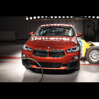 BMW X2 - Side crash test 2015