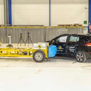 Nissan LEAF - Side crash test 2018 – after crash