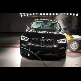 BMW X3-X4 - Side crash test 2017