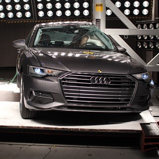 Audi A6 - Pole crash test 2018